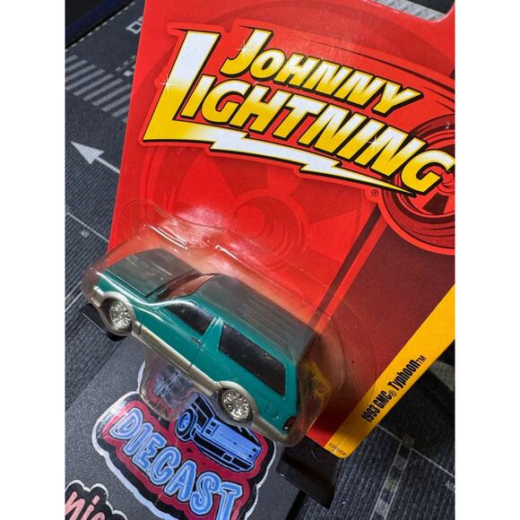 Johnny Lightning 1993 GMC Typhoon - Picture 2 of 3